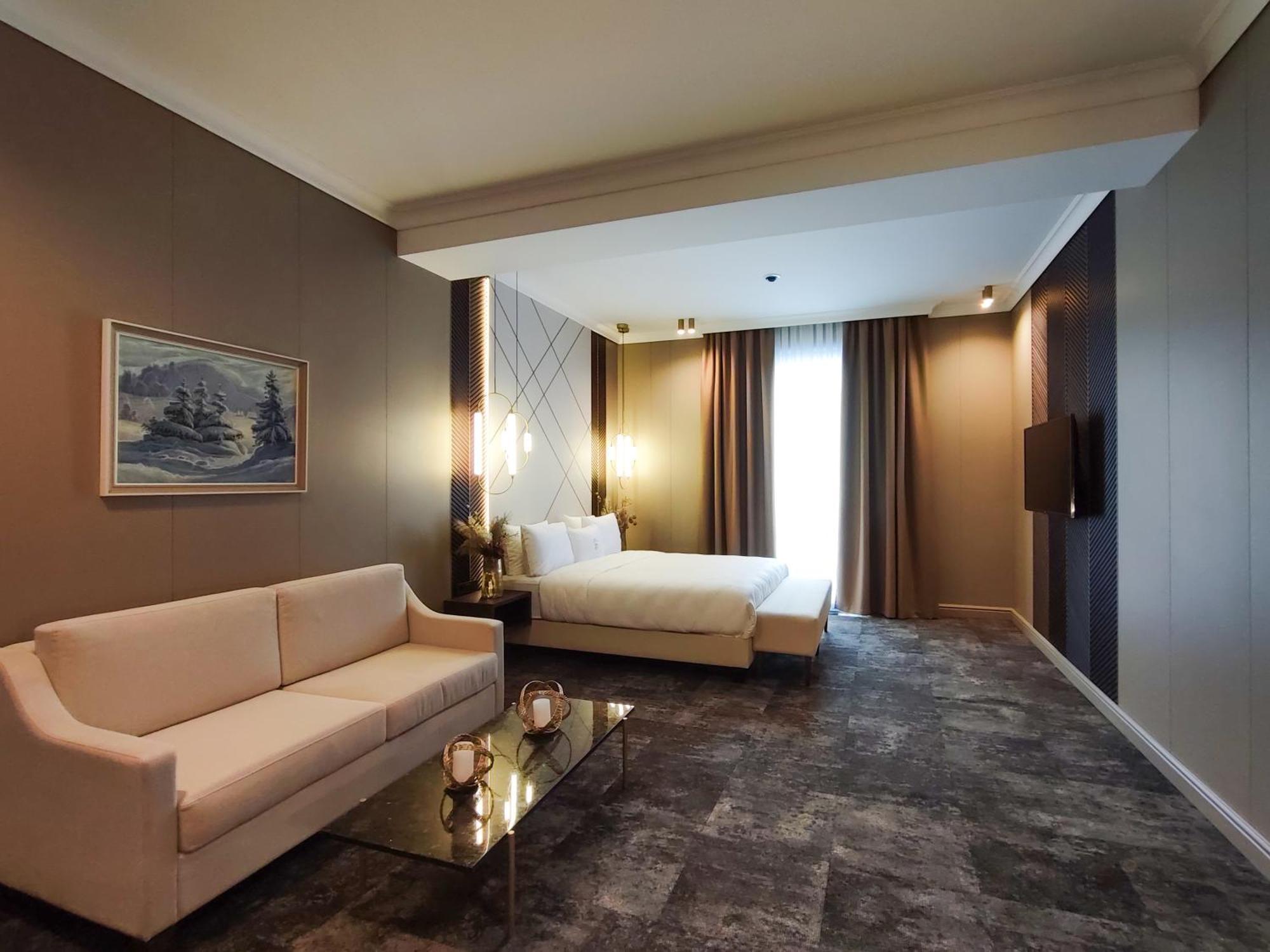 Old Continent Hotel อุชโฮรอด ภายนอก รูปภาพ