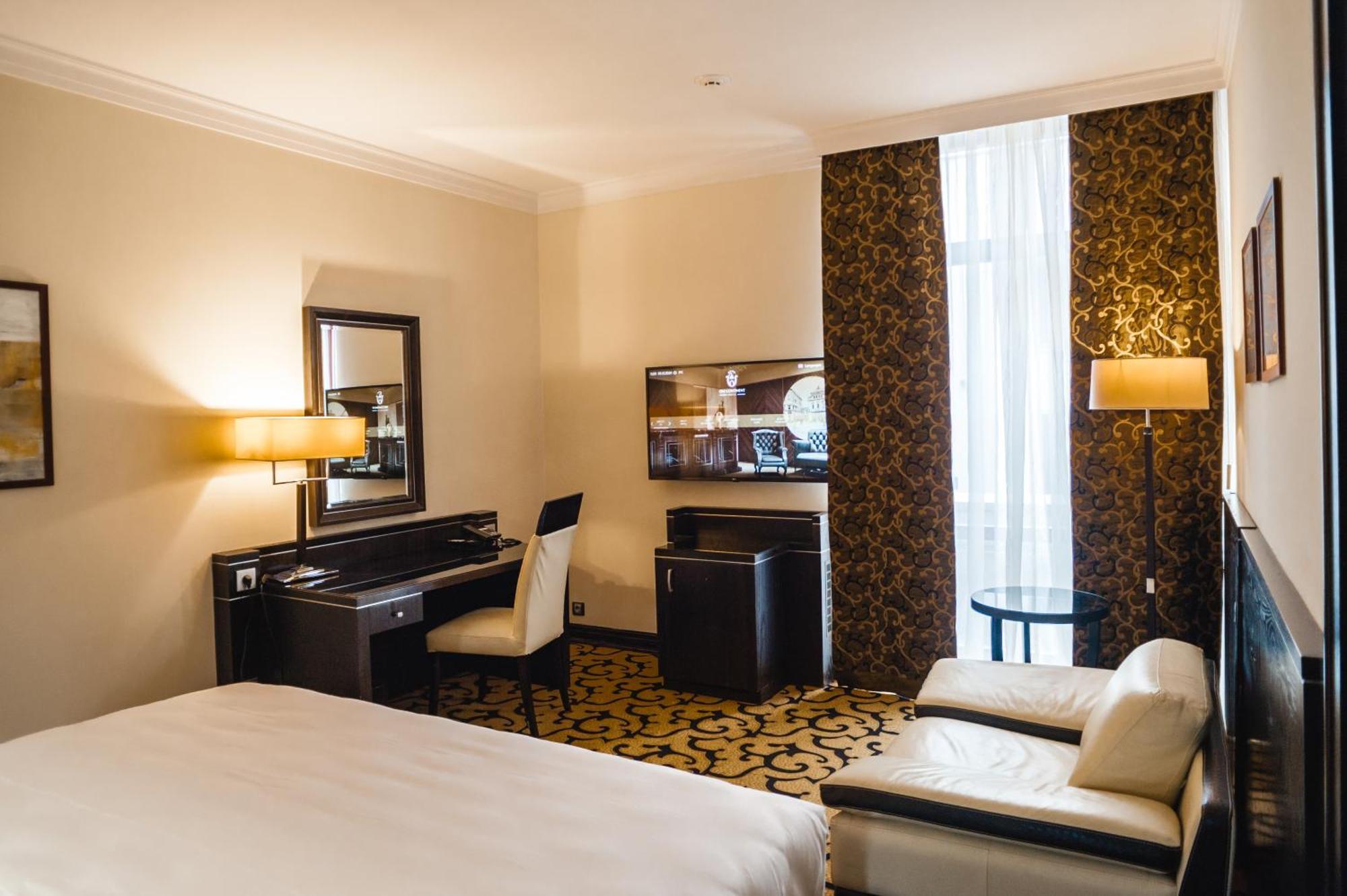 Old Continent Hotel อุชโฮรอด ภายนอก รูปภาพ