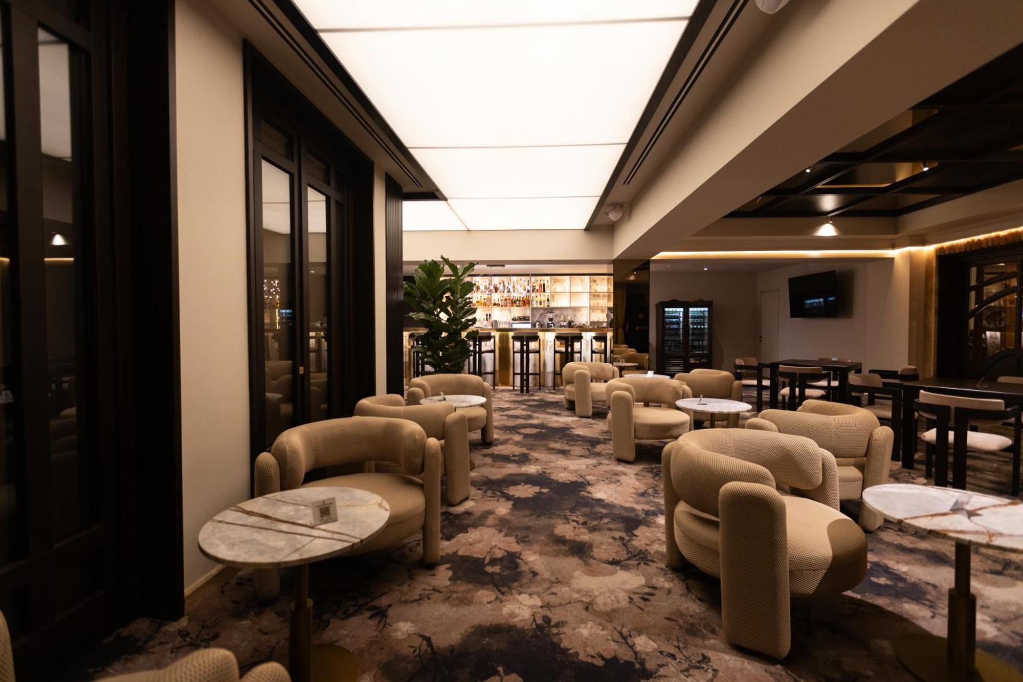 Old Continent Hotel อุชโฮรอด ภายนอก รูปภาพ