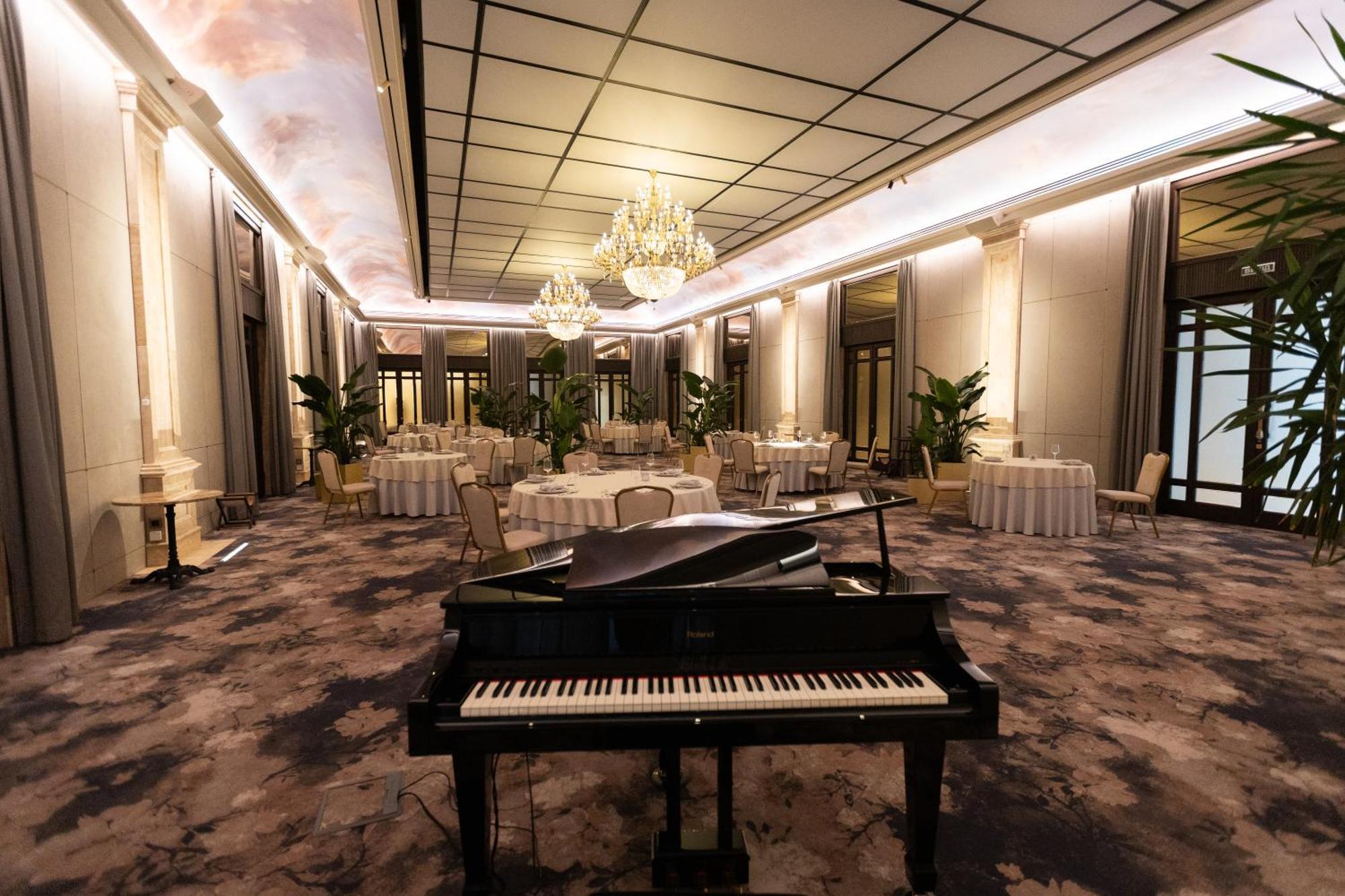 Old Continent Hotel อุชโฮรอด ภายนอก รูปภาพ
