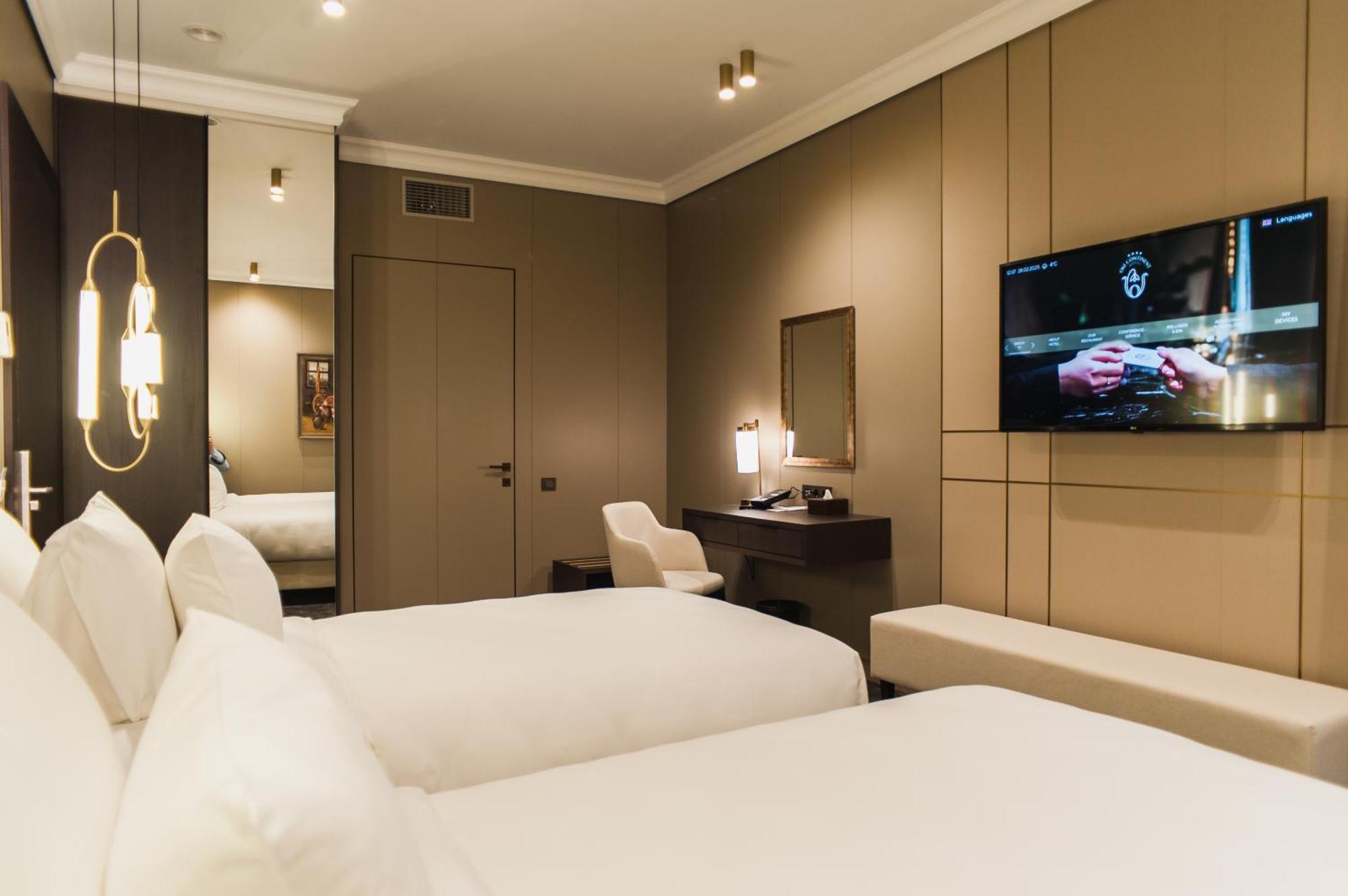 Old Continent Hotel อุชโฮรอด ภายนอก รูปภาพ